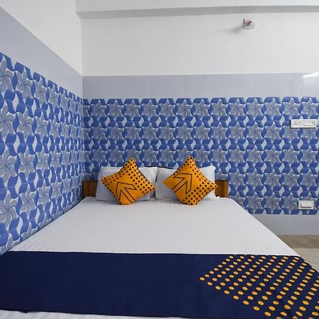 Oyo 73902 Vyttila Residency Hotel Kochi Exterior photo